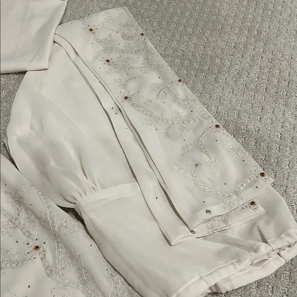 Elegant White/Crean Indian 3 piece - Picture 3 of 5